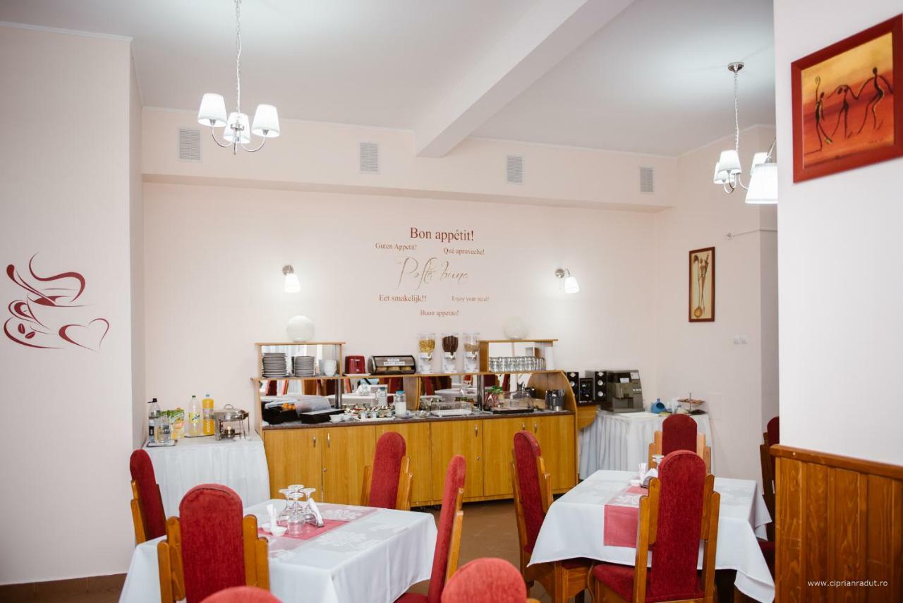 Hotel Iris Tirnaveni Экстерьер фото