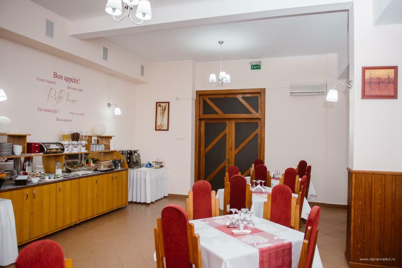 Hotel Iris Tirnaveni Экстерьер фото