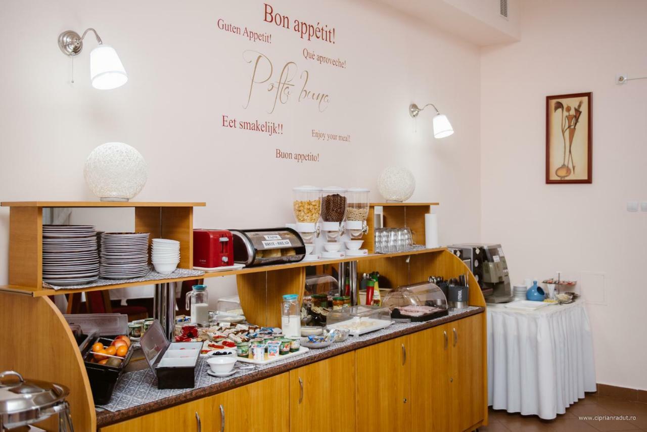 Hotel Iris Tirnaveni Экстерьер фото