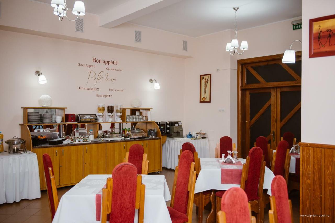 Hotel Iris Tirnaveni Экстерьер фото